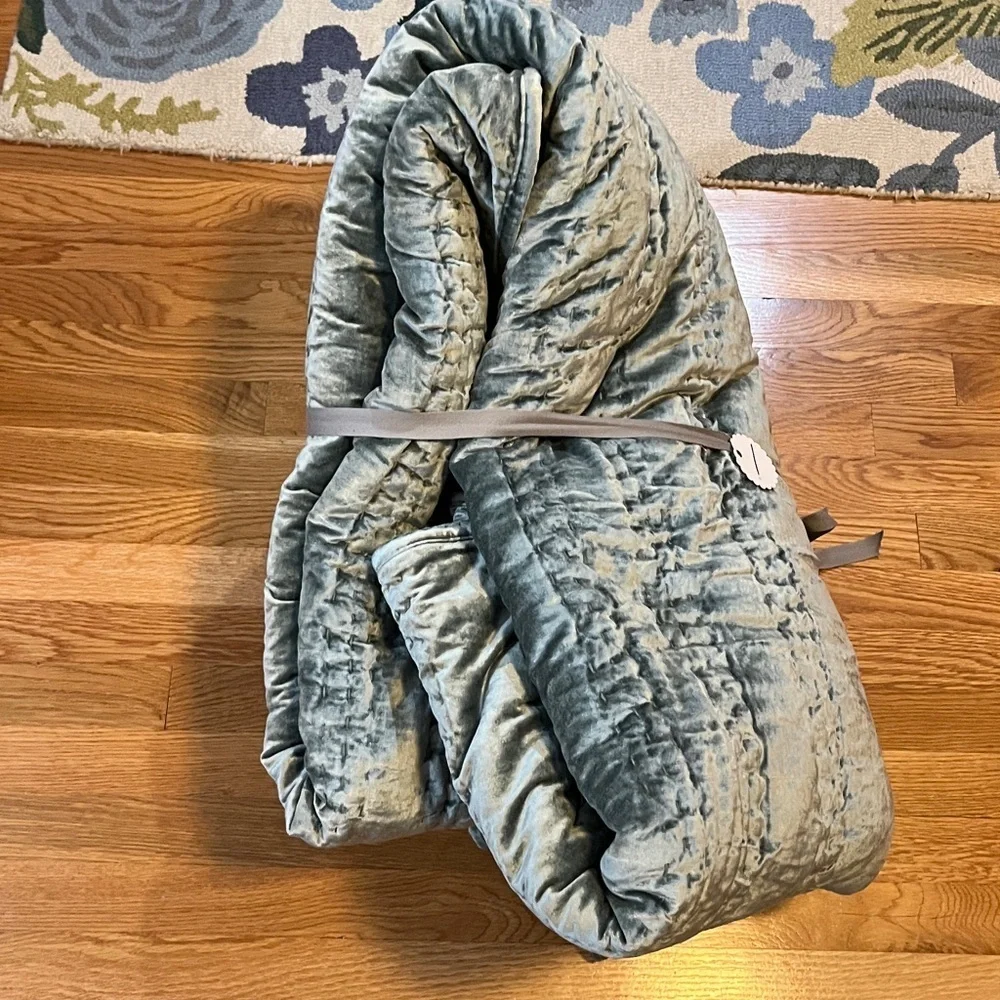 Anthropologie Lustered Velvet Alastair Quilt Size Queen NWT